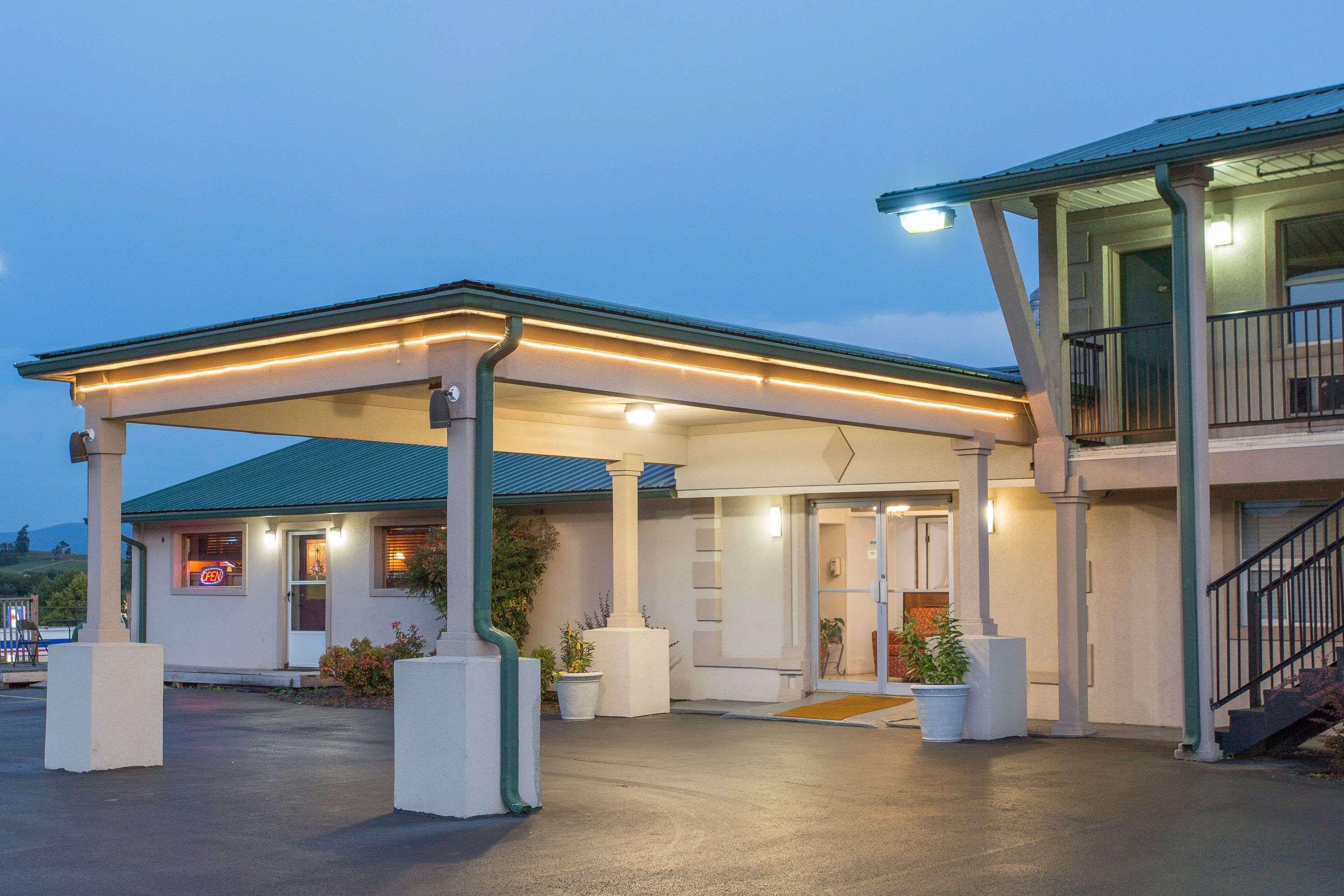 Knights Inn Glade Spring Exterior foto