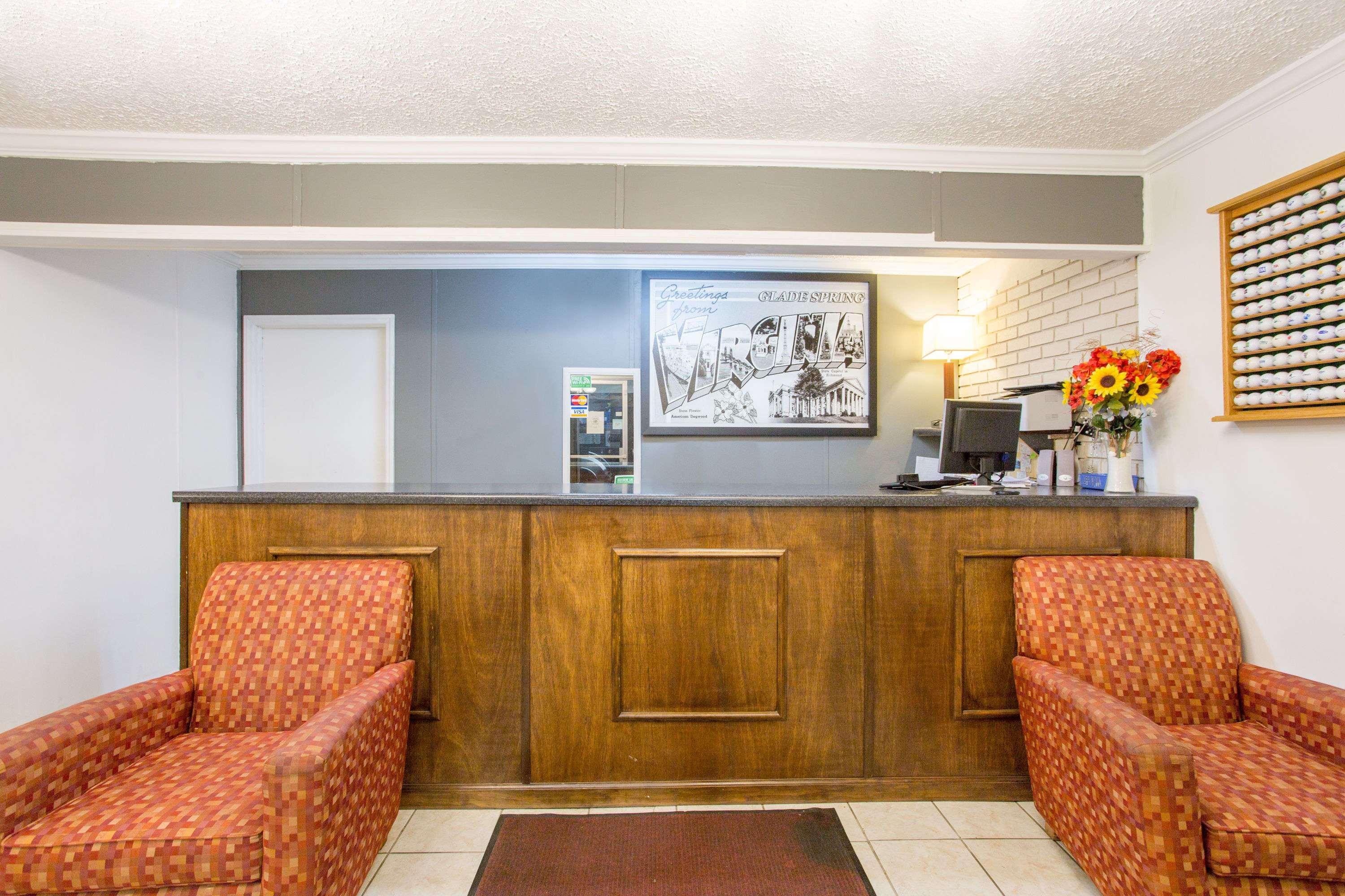 Knights Inn Glade Spring Exterior foto