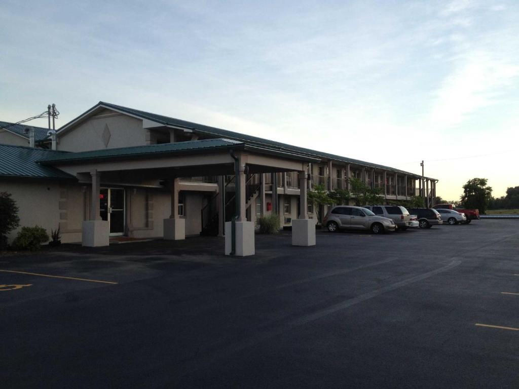 Knights Inn Glade Spring Exterior foto