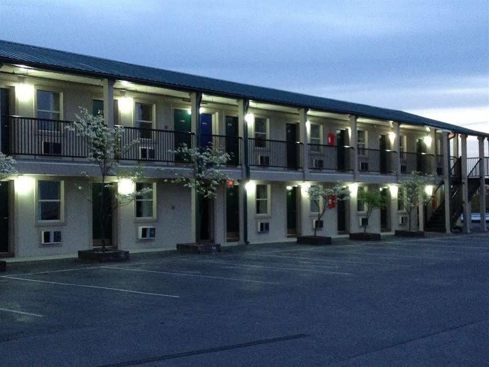 Knights Inn Glade Spring Exterior foto